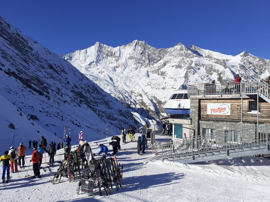 Auf Plattjen (Blick zu v.l. Täschhorn 4490m, Dom 4545m, Lenzspitze 4293m, Nadelhorn 4327m, Ulrichshorn 3925m) (28.12.25)