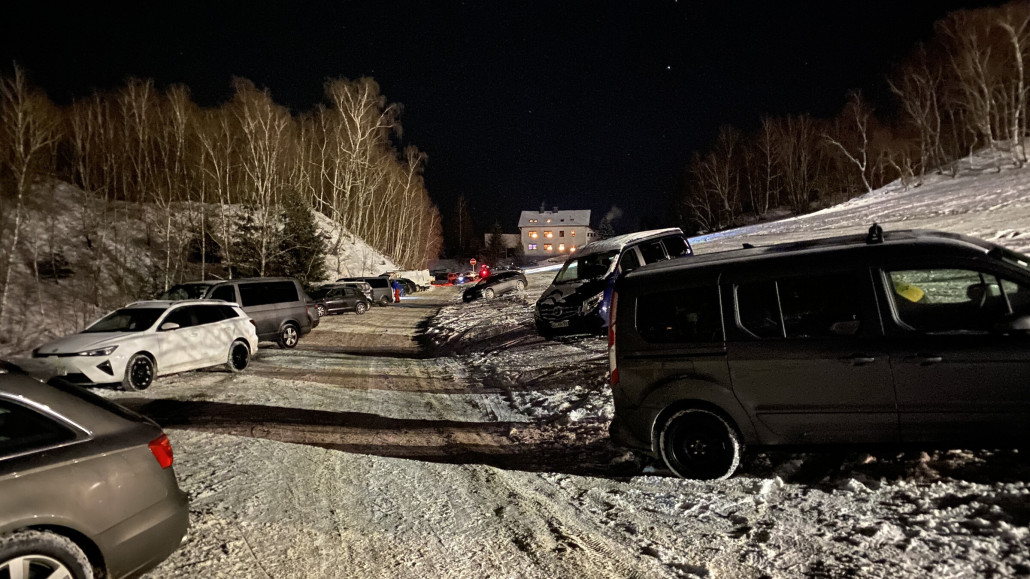 geparkt wurde einfach vom Zufahrtsweg zum Skilift aus den Hang schräg hoch oder runter - Bild von 20Uhr