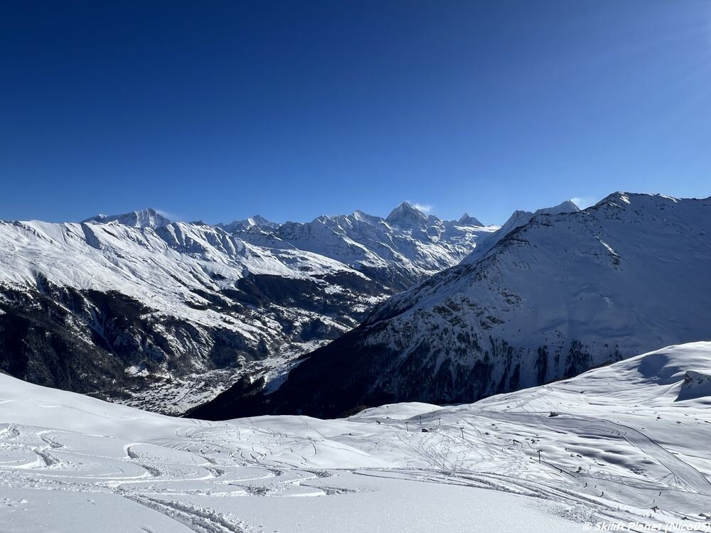 Blick auf der Dent-Blanche und dem Matterhorn von Artzinolgrat