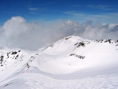 Hier oben zweigen die beiden schwarzen Abfahrten &amp;quot;Bellecote&amp;quot; und &amp;quot;Rochu&amp;quot; ab