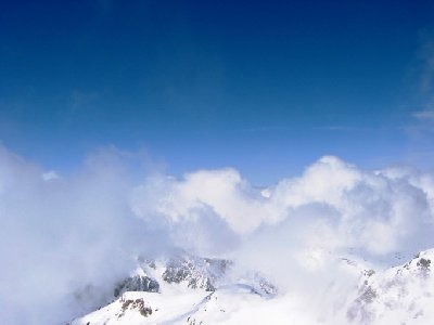 Viele Wolken, blauer Himmel - aber kein Mont Blanc