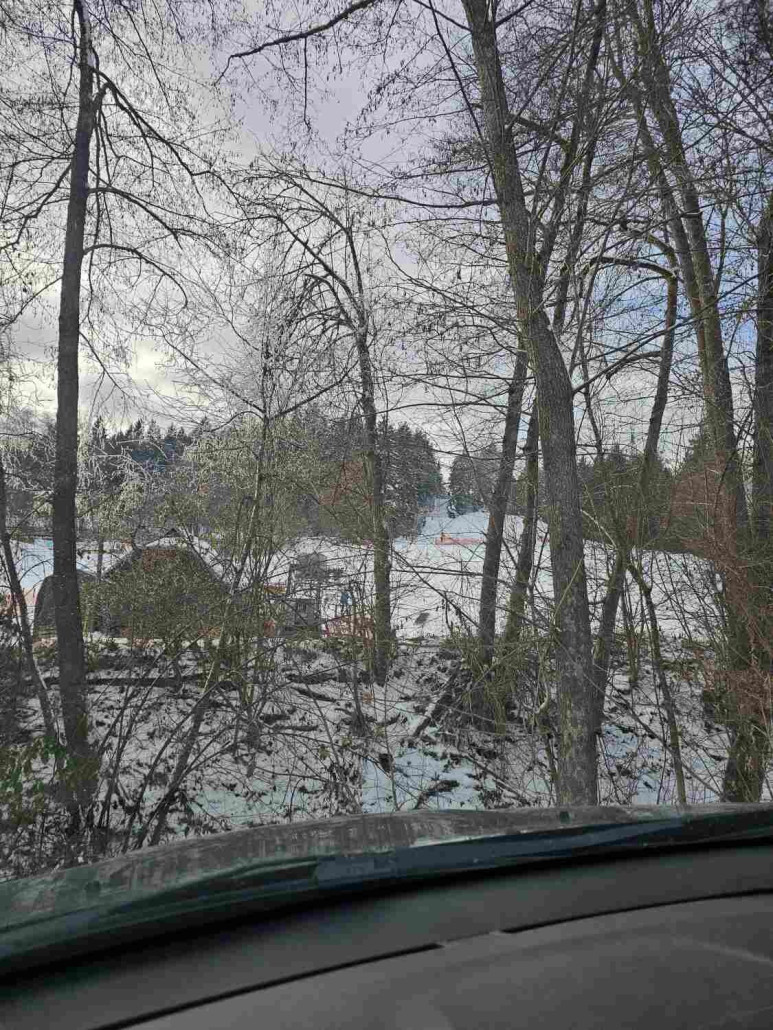 Gerade erst am Parkplatz angekommen und schon die Kamera gezückt - immer wieder spannend, einen noch völlig unbekannten Lift zu entdecken und zu dokumentieren :)