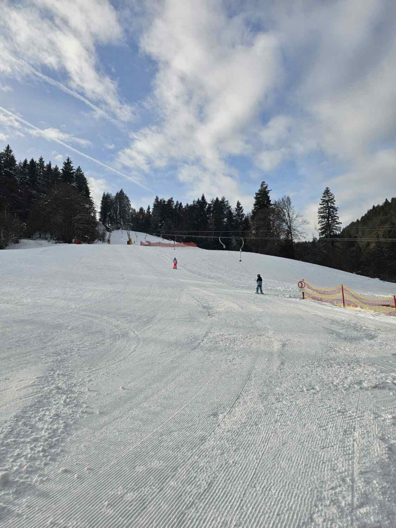 Erster Blick über einen Teil der Piste zum Lift.