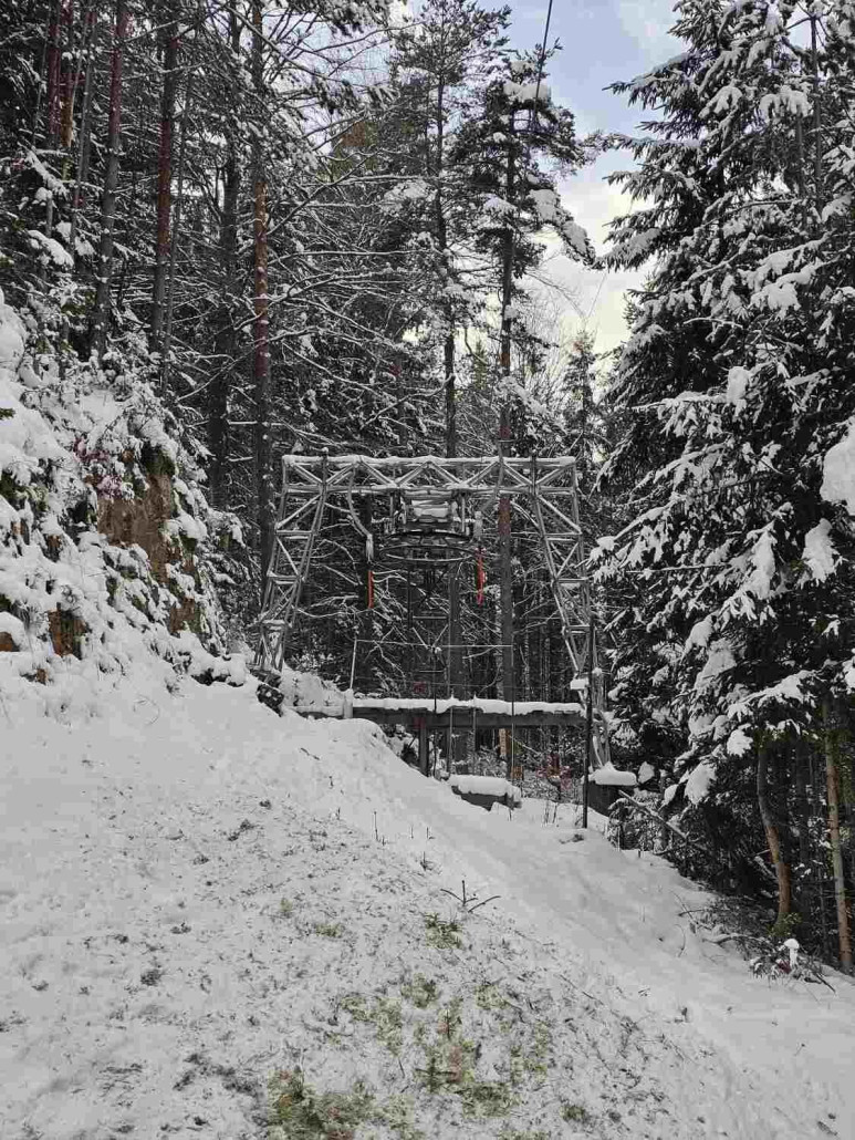 Bergstation mit integrierter Abspannung.