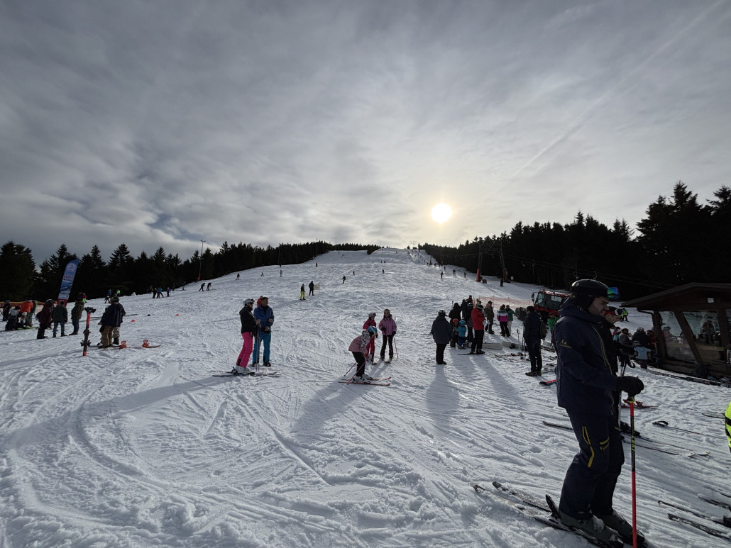 Überblick von unten. Haufen, voll, Mittelgebirgsski! Geil!