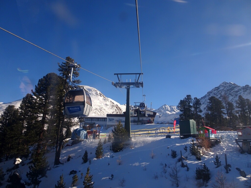 03 6EUB Bergkastel Bergstation.jpg