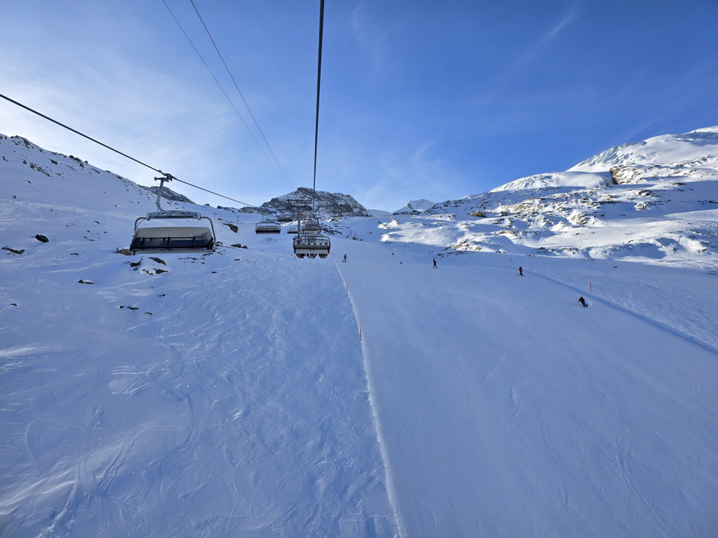 Morgens an der KSB Morenia bei bestem Wetter. Die Pisten 5a und 6 waren in hervorragendem Zustand.