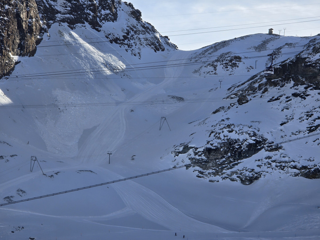 Blick zum Egginerjoch, noch scheint es zu wenig Schnee zu geben.