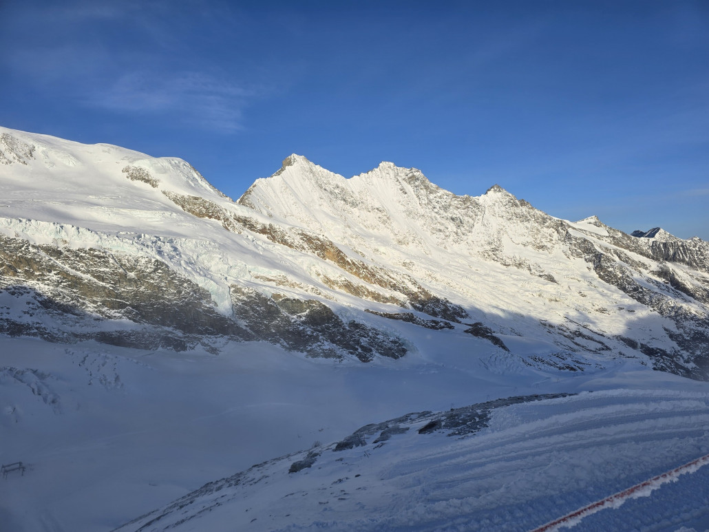 In Richtung Mischabelgruppe herrscht jedoch bestes Wetter