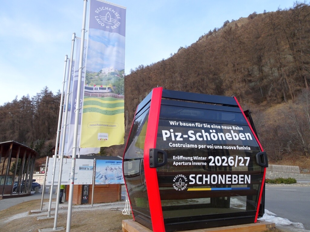01 Ausstelungsgondel 10EUB Piz Schöneben 01.jpg