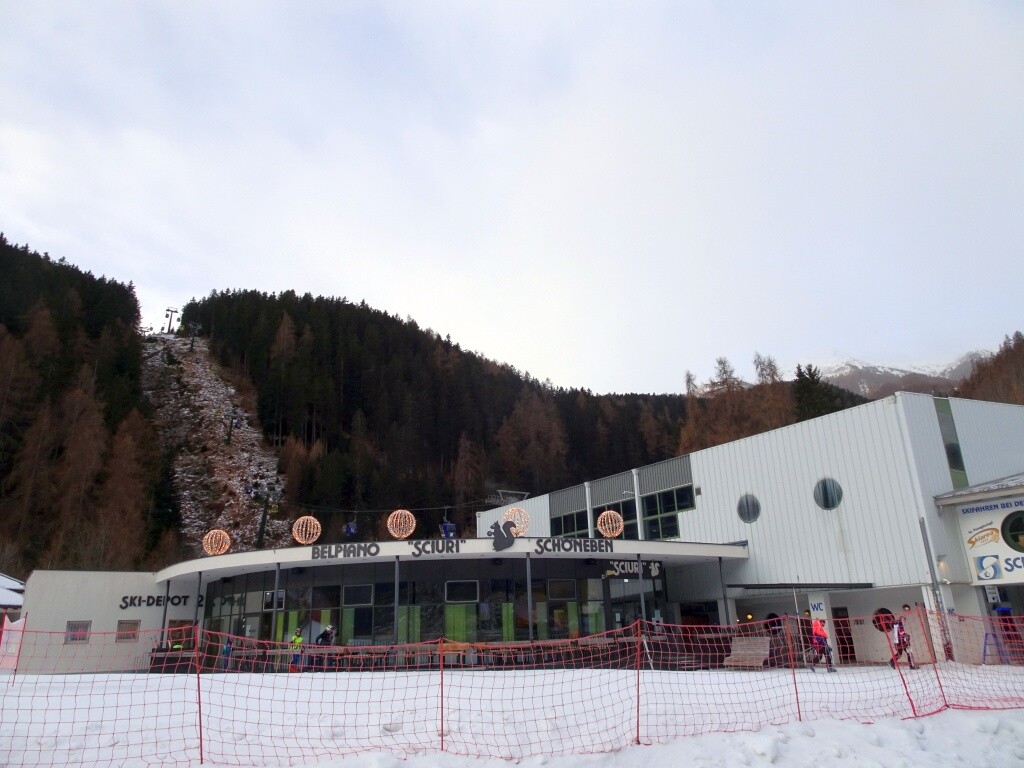 04 6EUB Reschen-Piz Schöneben Talstation.jpg