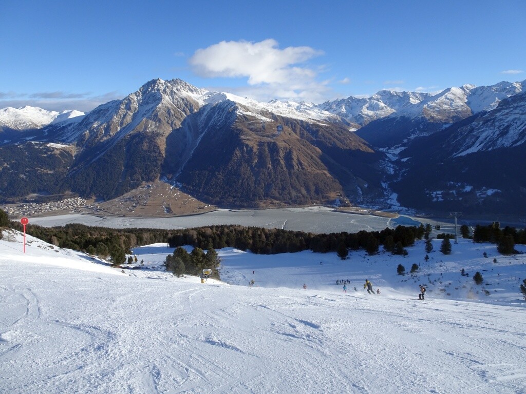 38 Piste 11 Höllental mit tollem Blick auf den Reschensee.jpg