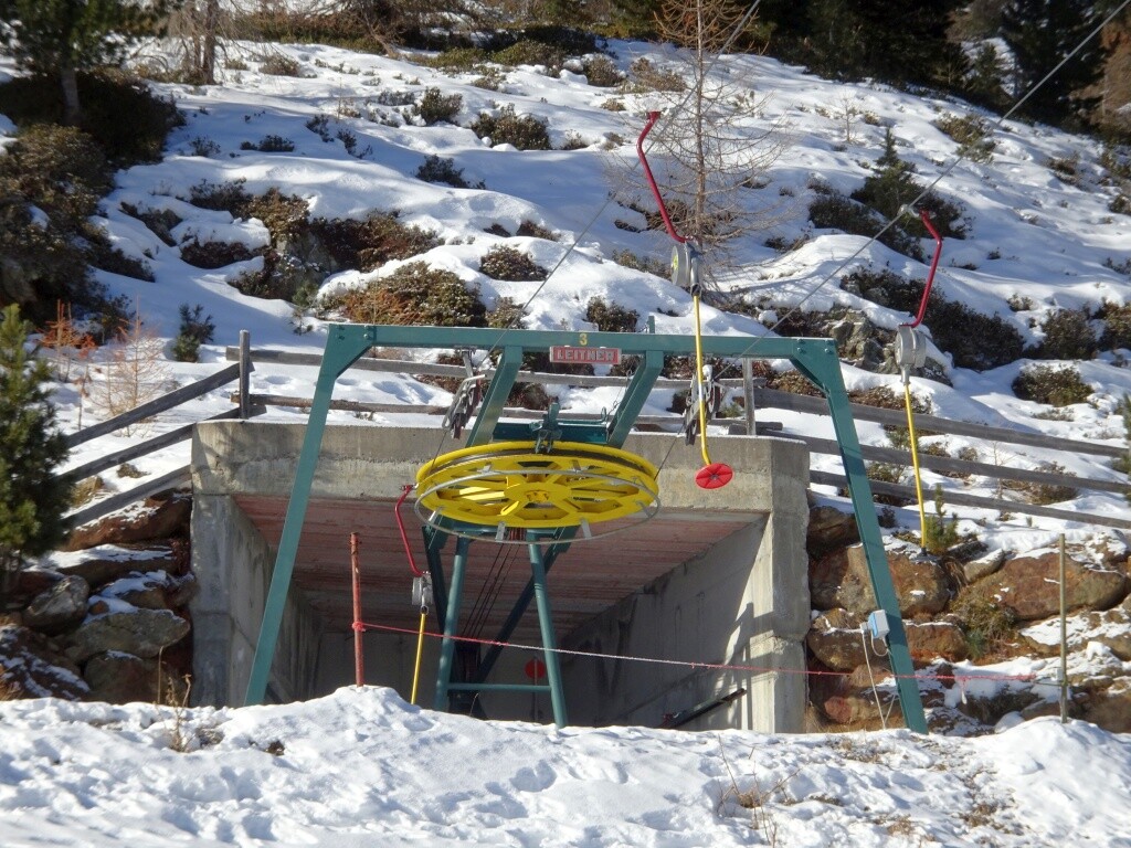 59 SCHL Valatsch Bergstation.jpg