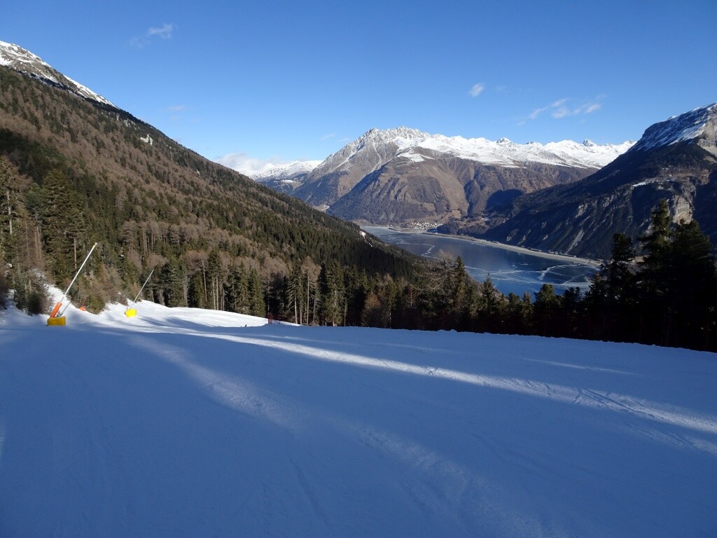 62 Piste 10 Haideralm Tal mit Reschensee.jpg