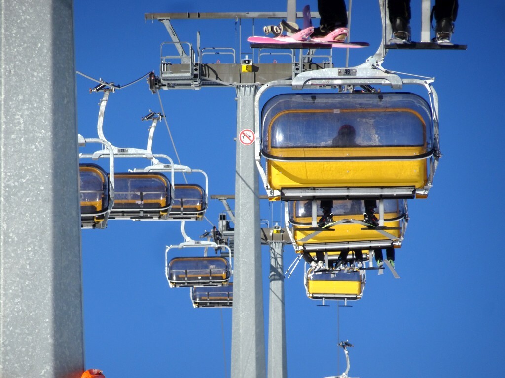 09 Im Zoom - gelb-blau.jpg