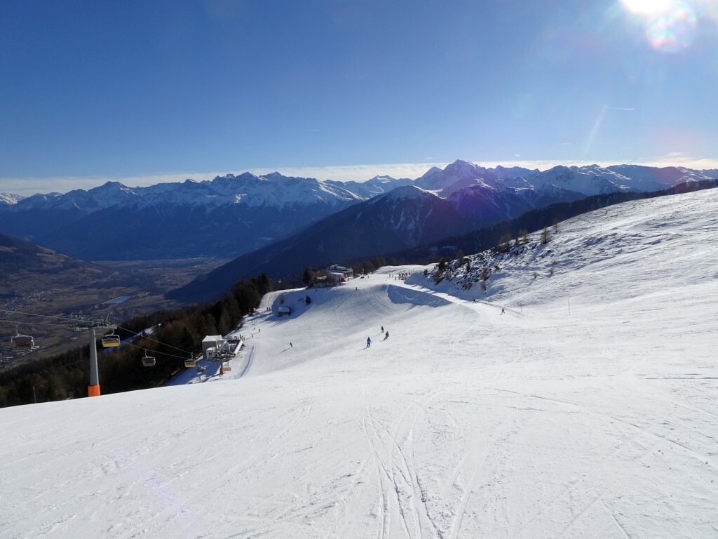 15 Unterer Teil mit dem Ortler im Hintergrund und dem tiefen Talboden.jpg