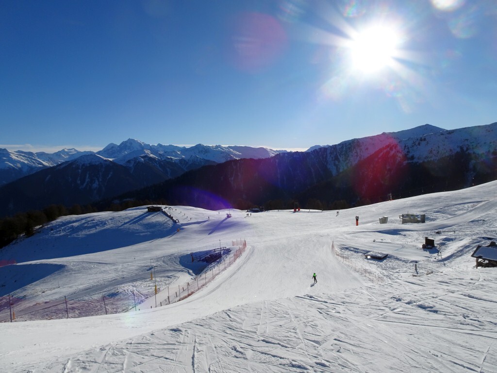 23 Blick von der Platapatsch Hütte auf den Beginn der Talabfahrt und die Übungsbereiche.jpg