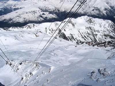 Blick in die weite Schneeschüssel von Arc 2000. Links die &amp;quot;Riesen-Gerlosplatte&amp;quot; von oben