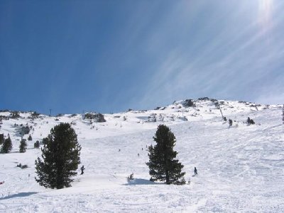 Hier der Starthang der &amp;quot;Droset&amp;quot; von weiter unten. Man sieht, wie weit oben die 4 SB schon verläuft, um sich ein Bild vom Gefälle zu machen