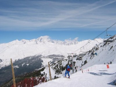 4 SB Droset und Mont Blanc. Man kann erahnen, dass es nach links auch ganz gewaltig nach unten geht. Und was machen wir? Wir fahren dort hinunter, weil wir die &amp;quot;Reservoir&amp;quot; schon kennen und das Gebiet kennen lernen wollen