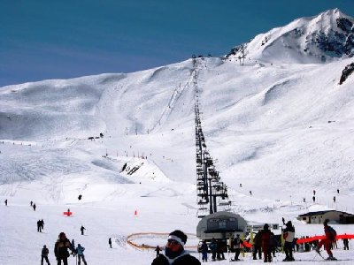 Historisches Bild. Hier steht jetzt leicht versetzt die 6-KSB Arcabulle, die 4-KSB doppelt diese Bahn im oberen, steileren Bereich als Ersatz des SL Bosses