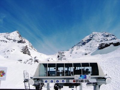 Talstation 4 SB Grand Col. Ärgerlich ist, dass dieser relativ neue Lift nicht als KSB gebaut wurde bei 1350 m. Länge und zwei sehr schönen, hochalpinen Abfahrten und tollen Varianten