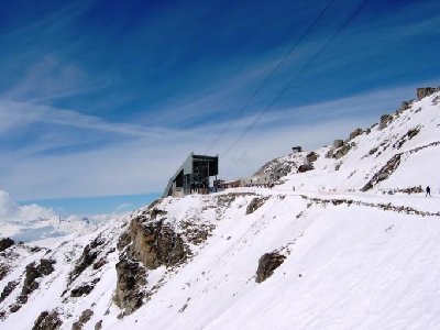 Talstation der 70 PB Aiguille Rouge, gesehen von der Piste &amp;quot;Arandelières&amp;quot; (rot), ein breiter Boulevard, den fast alle von der 8 EUB Varet kommenden nehmen (die nicht an der PB anstehen)  :D