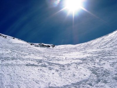 Blick nach oben in der Steilrinne
