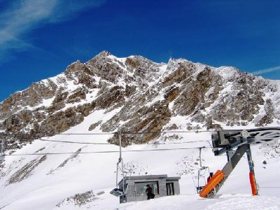 Bergstation 4 SB Grand Col auf 2832 m. unter der mächtigen Pointe des Arandelières