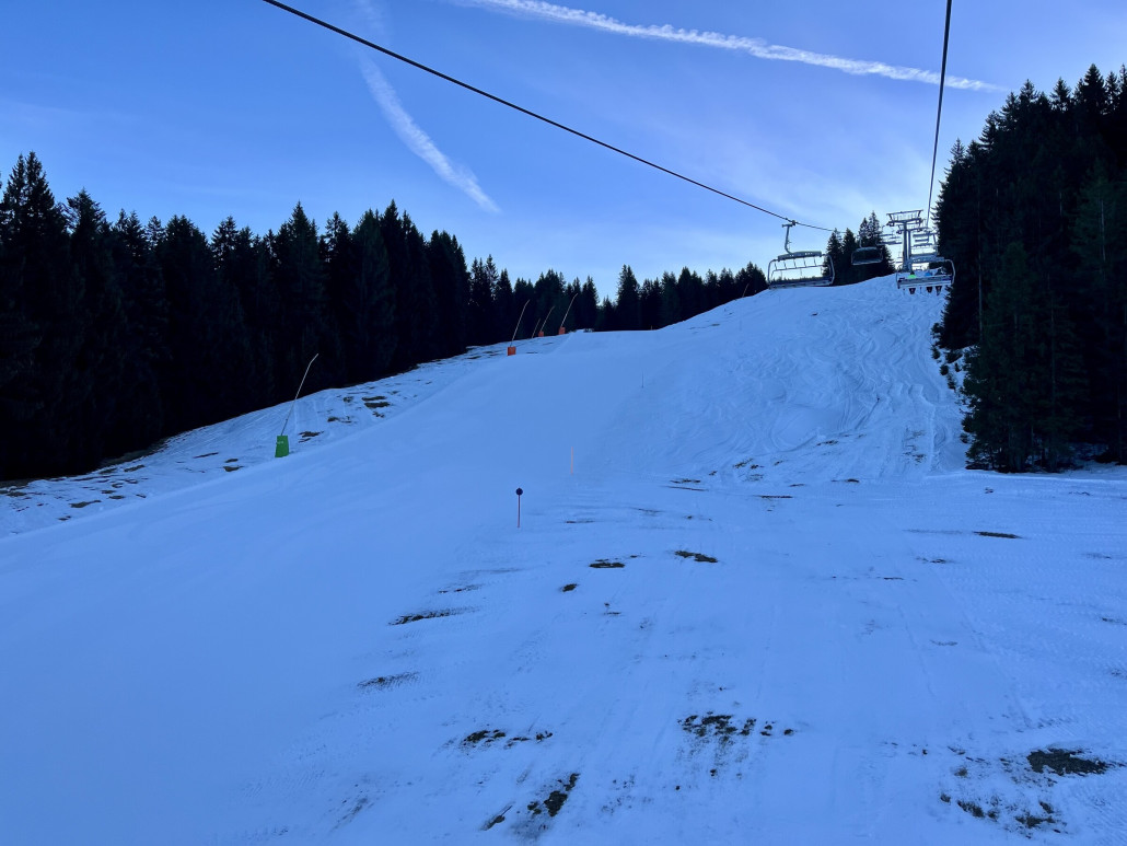 Hochschelpenabfahrt kurz nach 09:00 Uhr - das Ausapern ist nicht fern