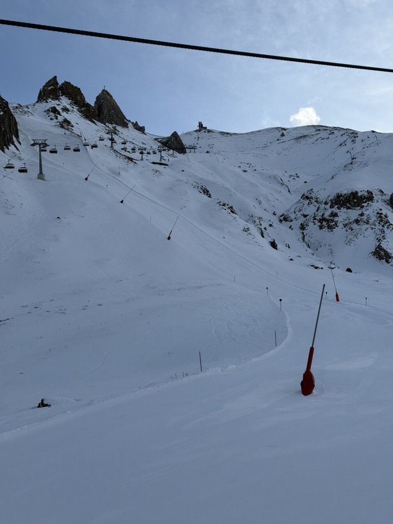 1_Schwarze Wandbahn.JPEG