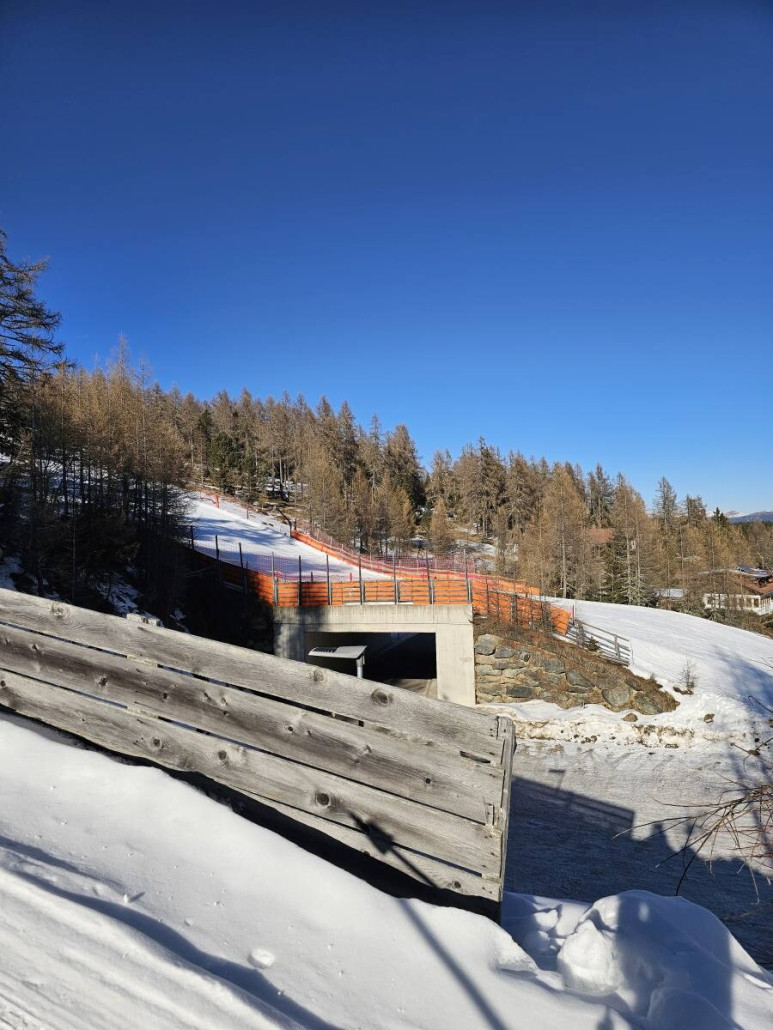 Auch die Piste bekam eine eigene Überführung.