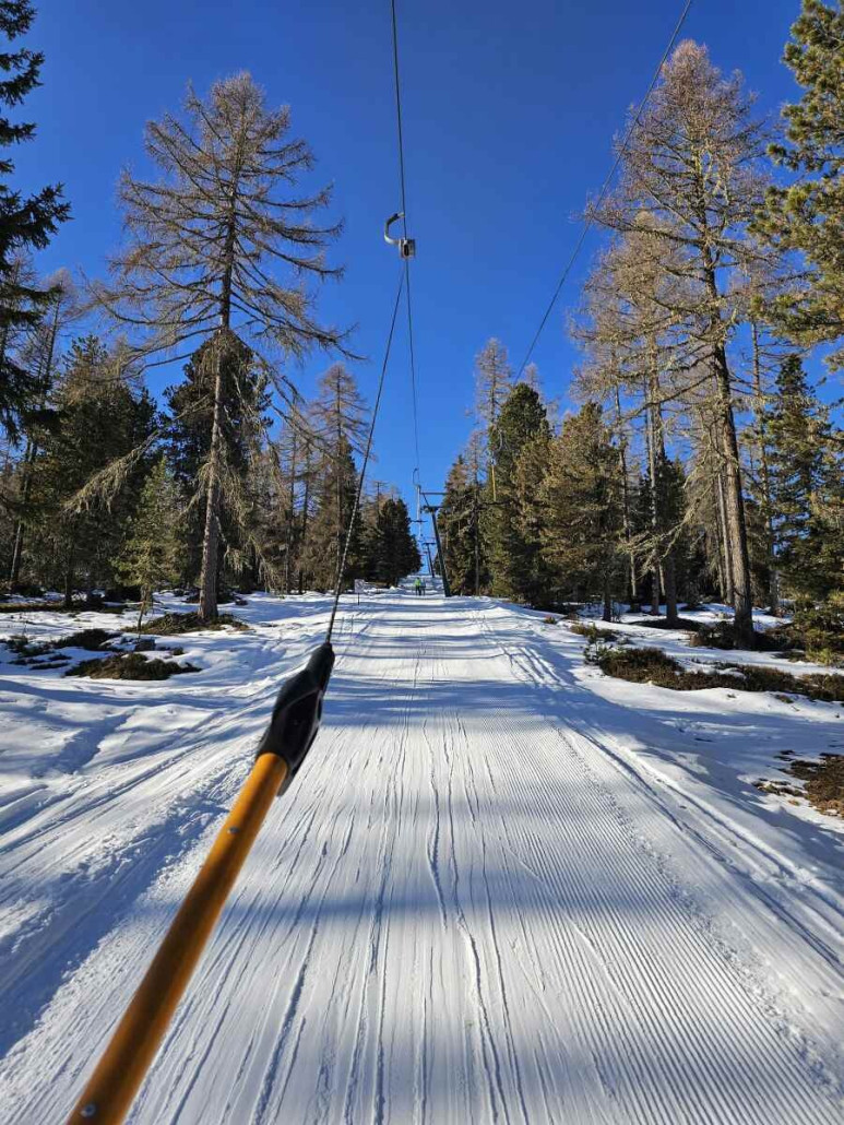 Außer mir tummelte sich nur eine kleine Skikursgruppe auf dem Hang und im Lift.