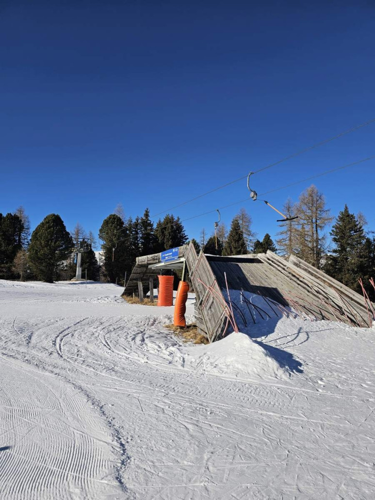 Ausstiegsstelle am Kegel-Plateau. Moment, die Konstruktion der Bügelrampe verdient einen genauen Blick...