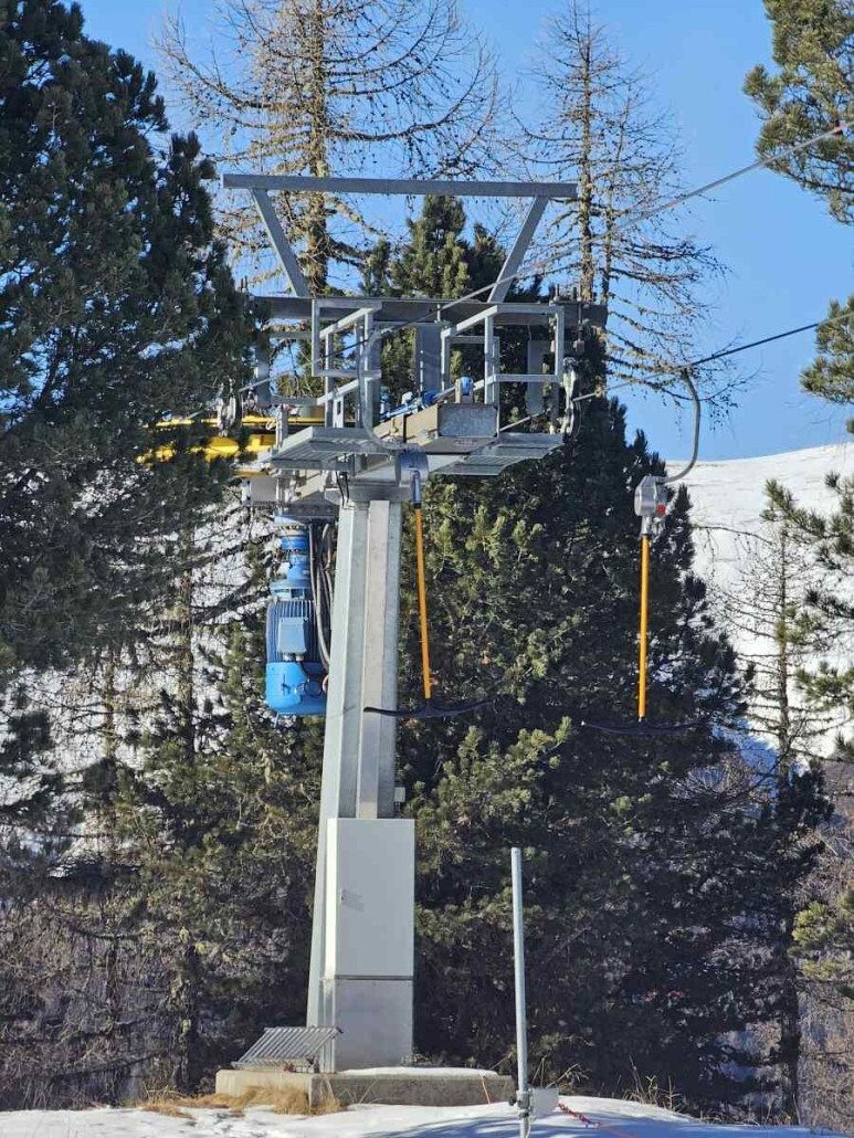 Zoom zur "neuen" Bergstation, die schon bald ihr 20-jähriges Jubiläum feiern darf.