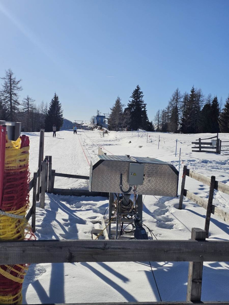 Mit diesem Seillift geht es anschließend über den Gipfel.