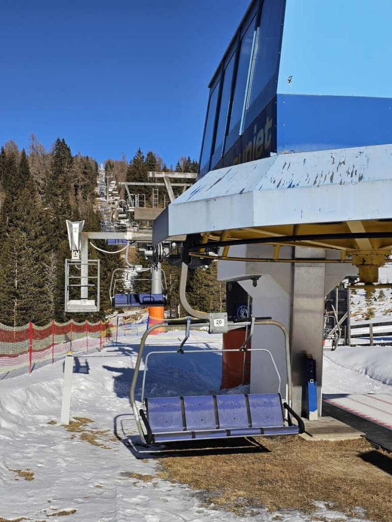 Talstation und Trasse des 4-CLF Sunjet.