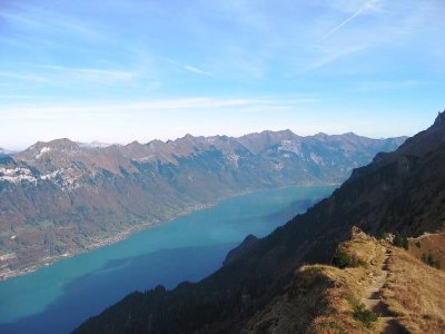 Der Weg mit Brienzer See - ein wahrer Götterquerweg (auch wenn der richtige in der Eiger Nordwand liegt)