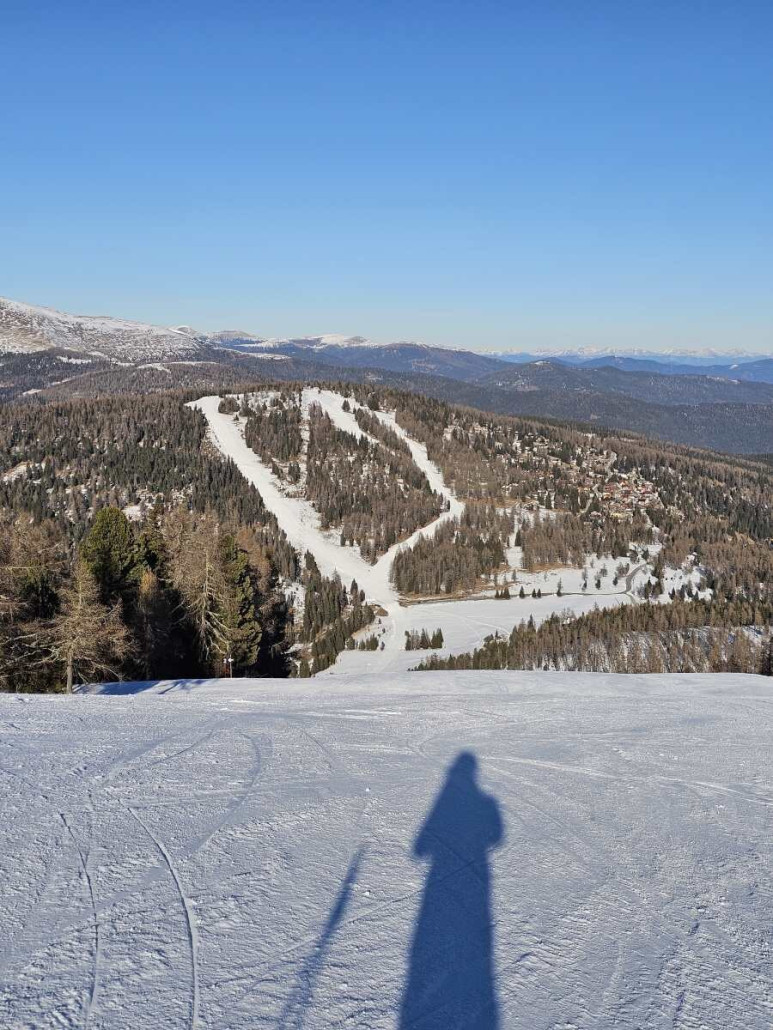 Blick vom Kruckn zum Hochrindl-Kegel.