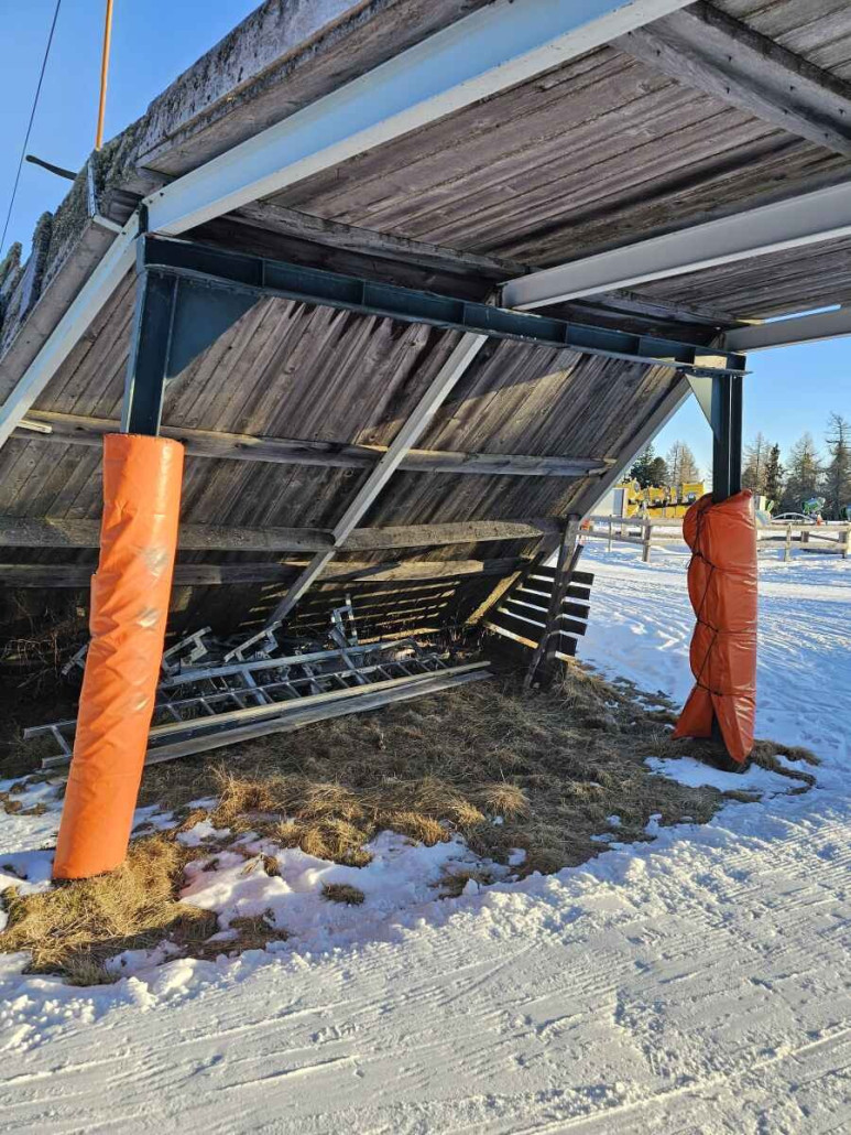 Na, wenn sich da mal nicht der Portalrahmen von der ehemaligen Bergstation versteckt :D