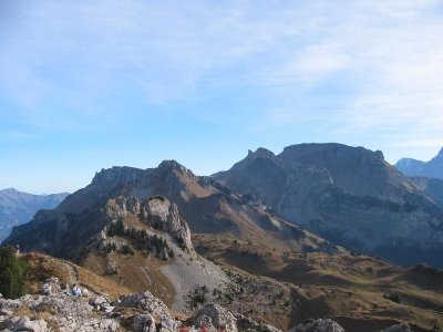 Blick nach Osten vom ersten Gipfel auf den weiteren Routenverlauf