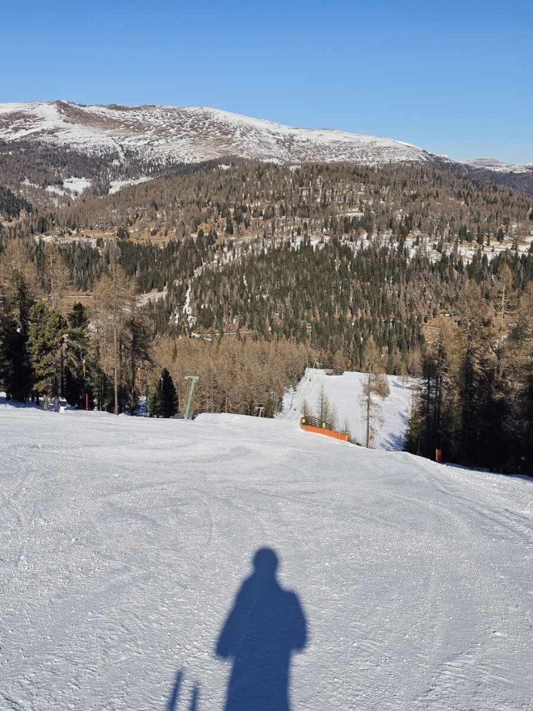 Kameraschwenk in die andere Richtung: Trasse &amp; Hauptabfahrt.