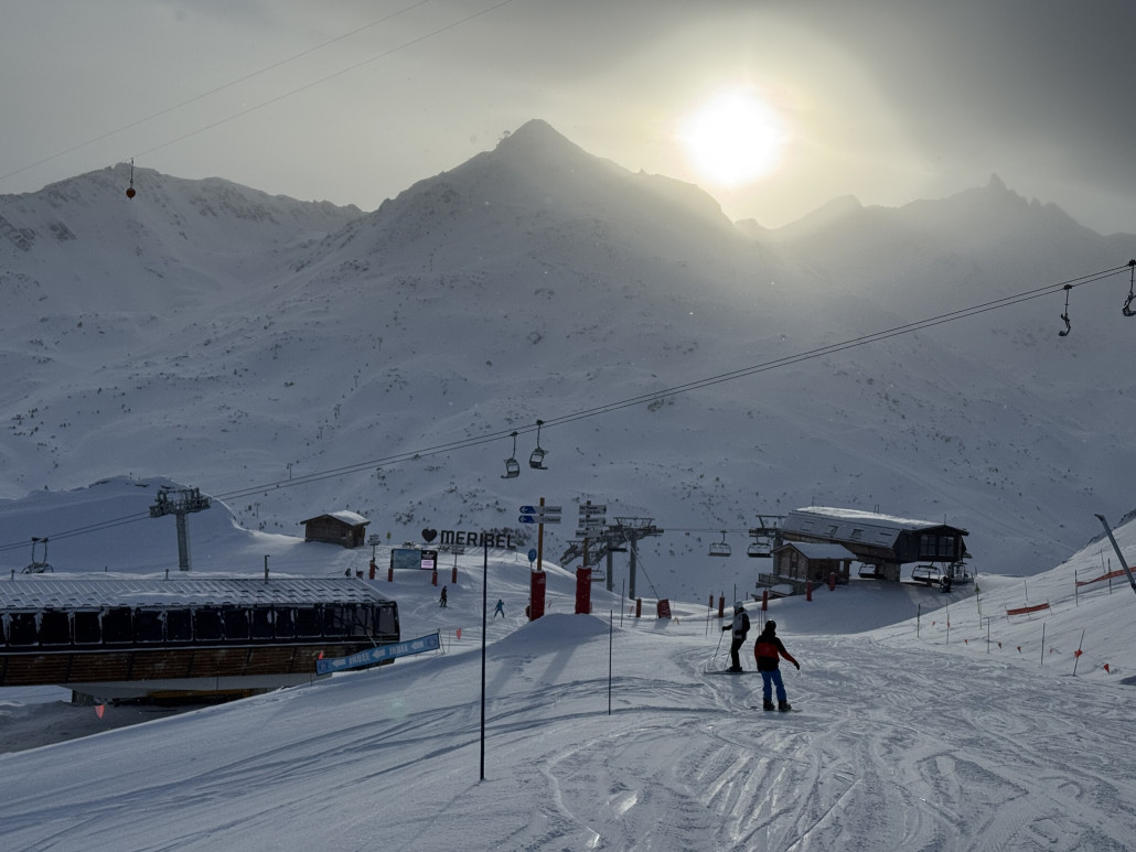 Am Ausstieg Plattieres mit Blick  auf Chatelets (links), Plan des Mains (rechts) und Bouquetin (oben).