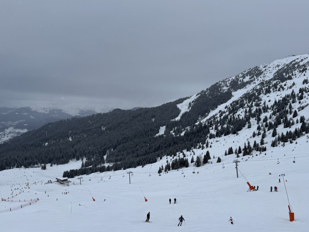 Auf der Blanchot mit Blick auf Dent Burgin und Loze (ganz hinten)
