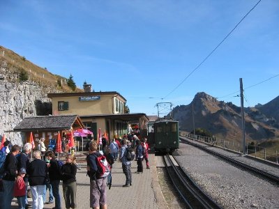 Bergstation Schynige Platte auf 1967m. Eröffnung der Bahn: 1893!