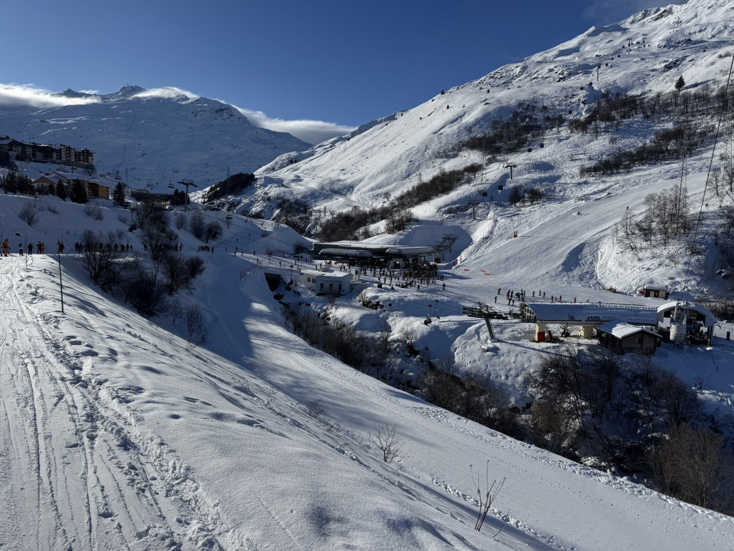 Wir erreichen die Talstation der 10EUB, ca. 8 Min Wartezeit