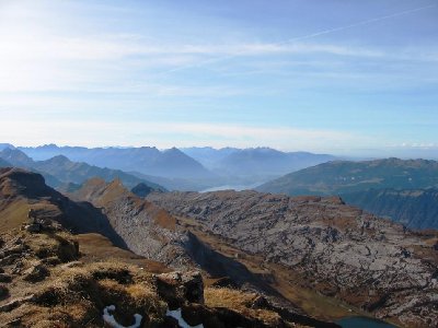 West/Nordwestausblick ohne Zoom, dafür mit Karst-/Kalkhochfläche und Thuner See