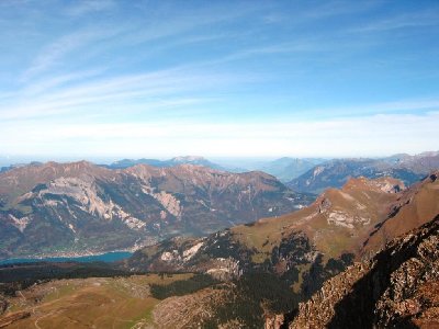 Ausblick nach Nordosten: in Bildmitte hinten der Pilatus, dahinter dann irgendwo Vierwaldstättersee und Zürich. Links müsste das Brienzer Rothorn stehen