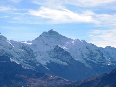 Jungfrau. Unten die Kleine Scheidegg (2061 m)