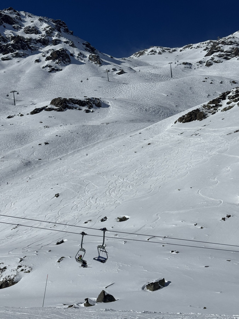 Blick zur Abfahrt Combe de Rosael, eine Steile Buckelpiste